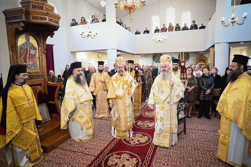 Concélébration épiscopale pour la fête de la Chandeleur à Peristéri (Grèce)