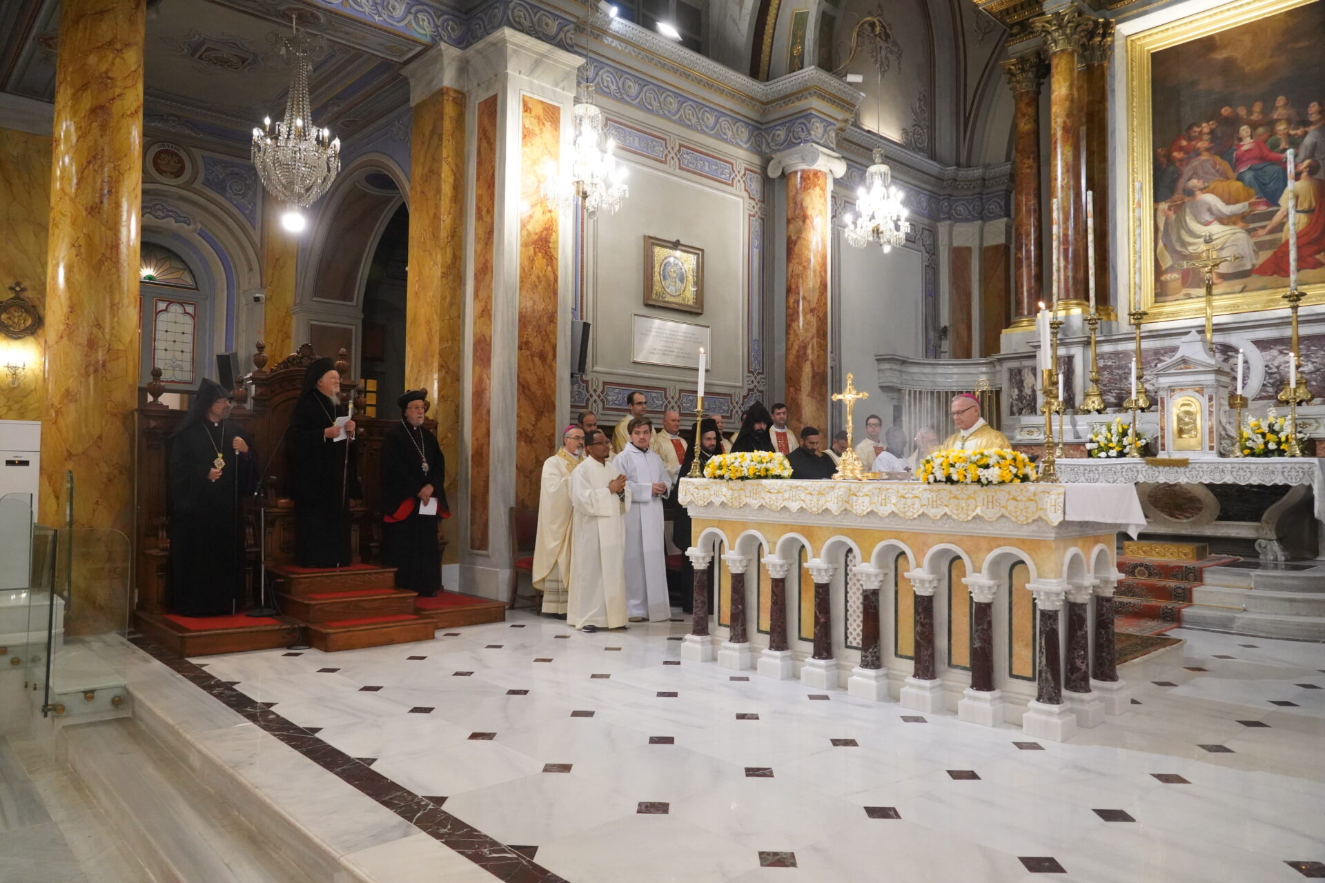 Le patriarche œcuménique à une messe pour l’anniversaire de l’élection du pape François