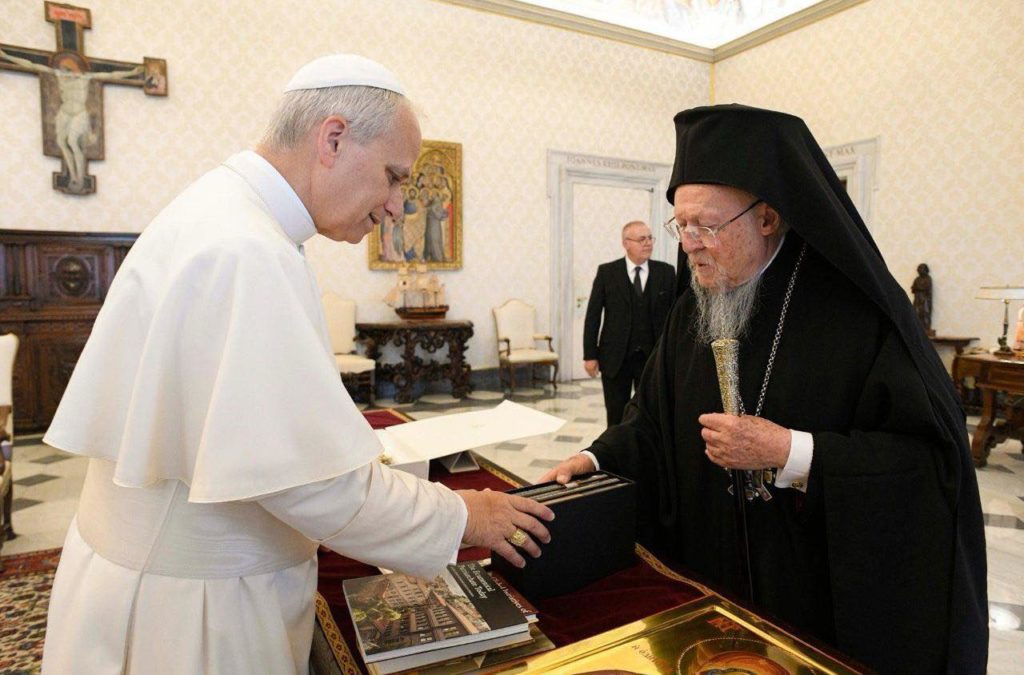 Première rencontre au Vatican du patriarche œcuménique avec le pape Léon XIV