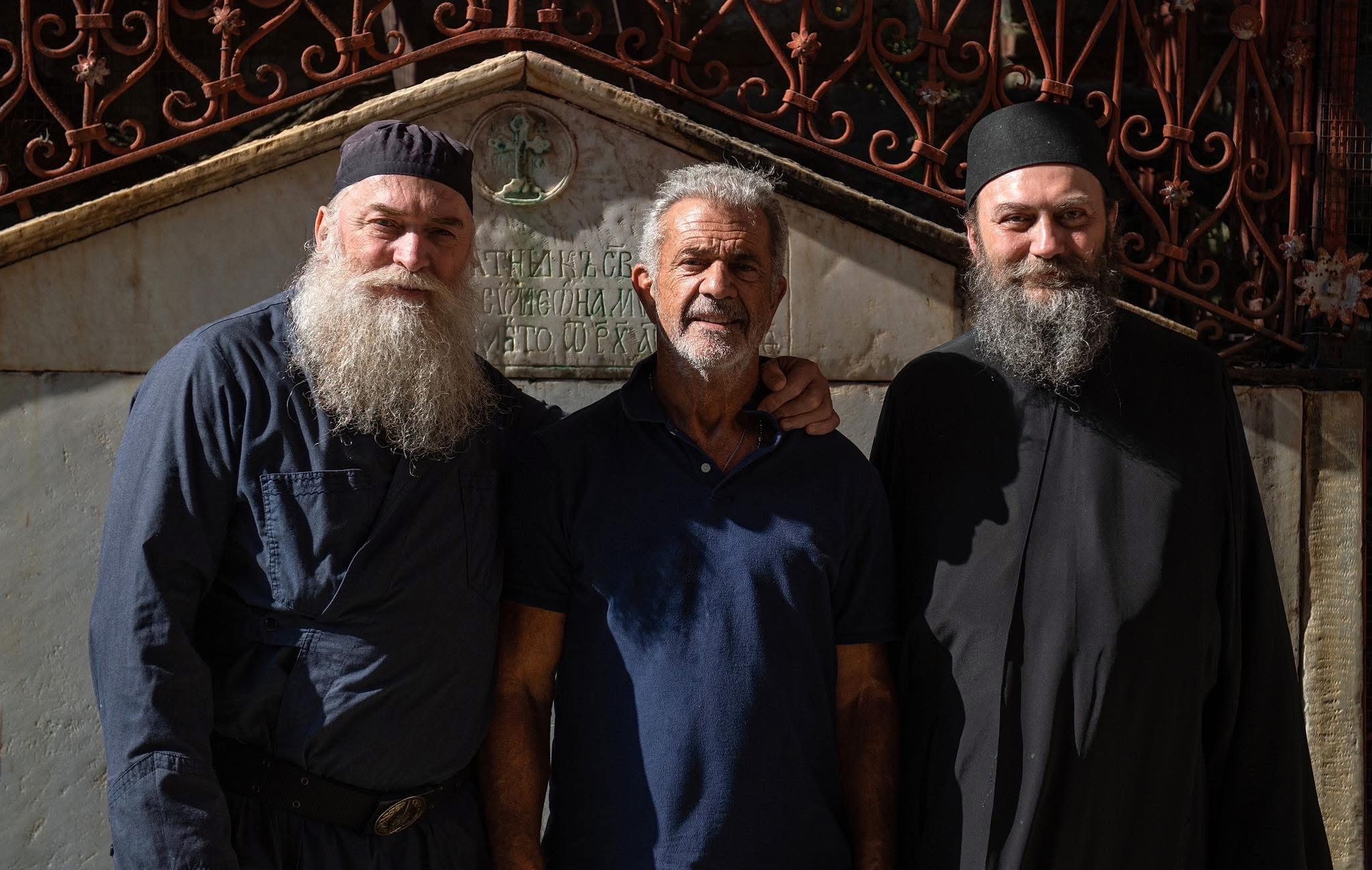 Le cinéaste Mel Gibson effectue une visite au monastère athonite de Chilandari