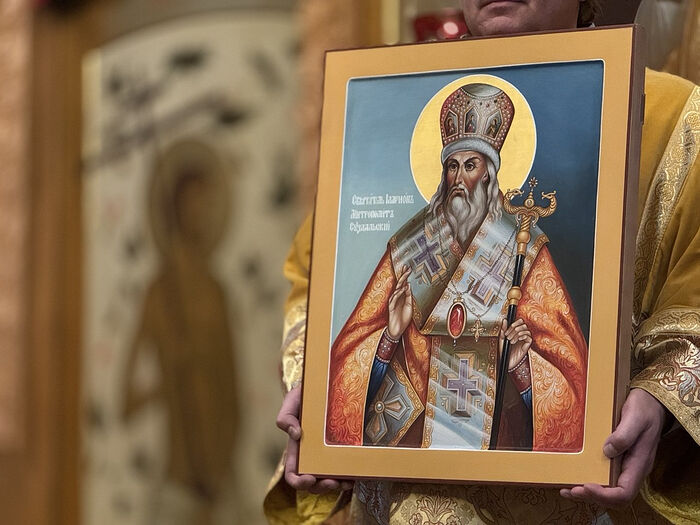 La cathédrale EORHF de Londres reçoit des reliques d’un saint hiérarque du XVIIe siècle