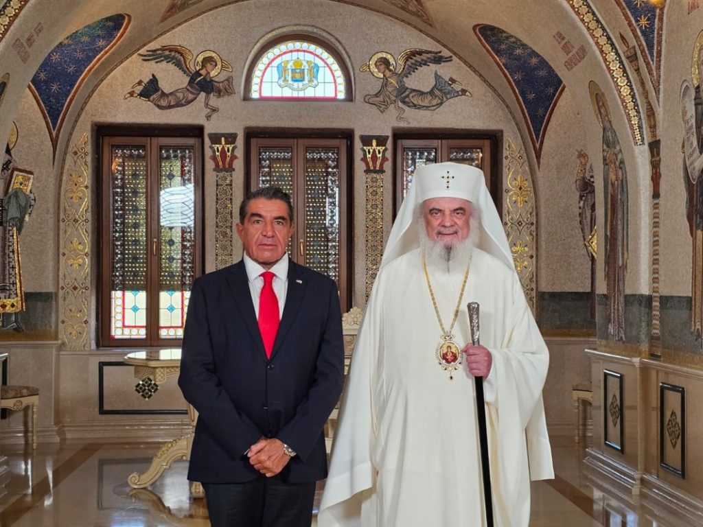 L’envoyé spécial des États-Unis pour les coopérations mondiales chez le patriarche de Roumanie