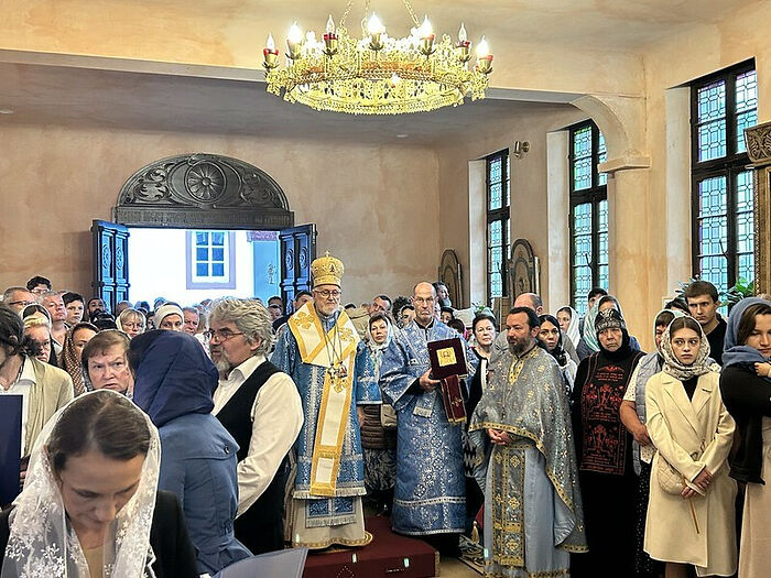 Des consécrations marquent la fête patronale de la Nativité de la Mère de Dieu dans deux monastères européens