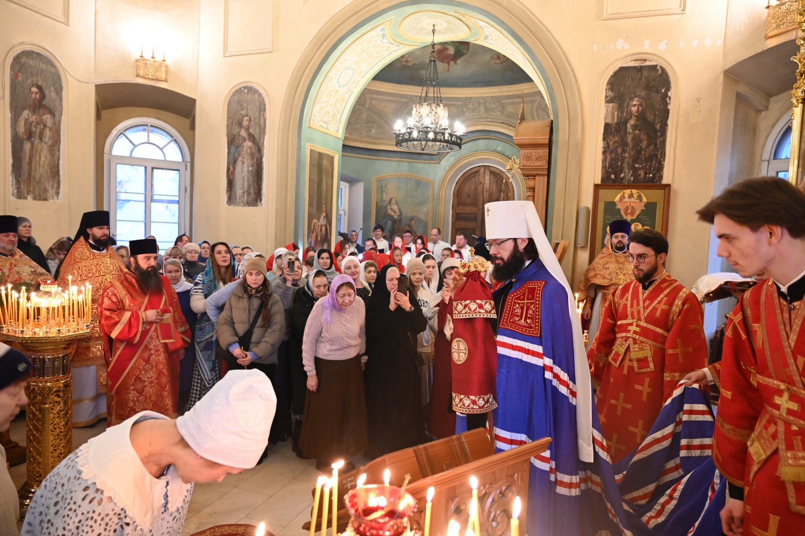 Le métropolite Antoine de Volokolamsk préside les célébrations de la fête patronale au métochion de l’Église orthodoxe en Amérique à Moscou