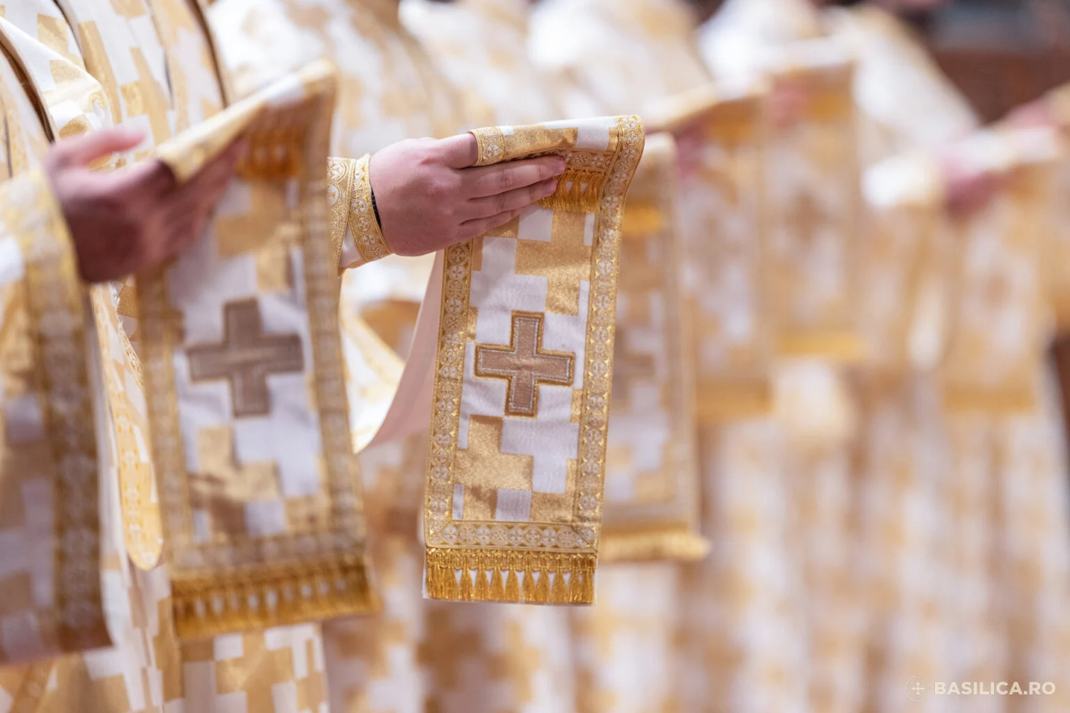 L&rsquo;Église orthodoxe roumaine : des prières spéciales pour la paix à l&rsquo;entrée de la guerre en Ukraine dans sa quatrième année