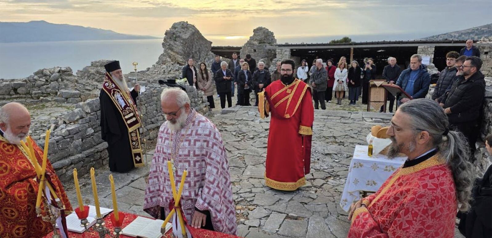 Un office épiscopal a eu lieu au monastère en ruines des Quarante Martyrs en Albanie