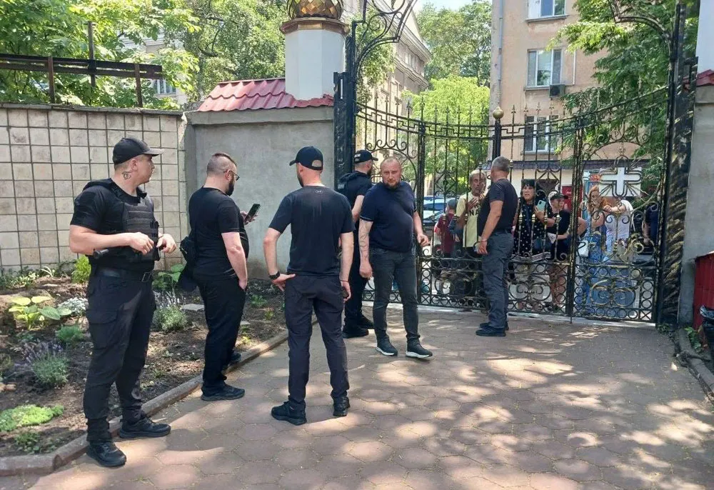 Les partisans de l’Église orthodoxe autocéphale d’Ukraine se sont emparés de l’église Saint-Alexandre-de-la-Néva à Odessa
