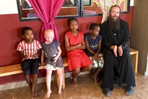 Comment Un évêque Orthodoxe Sauve Des Enfants