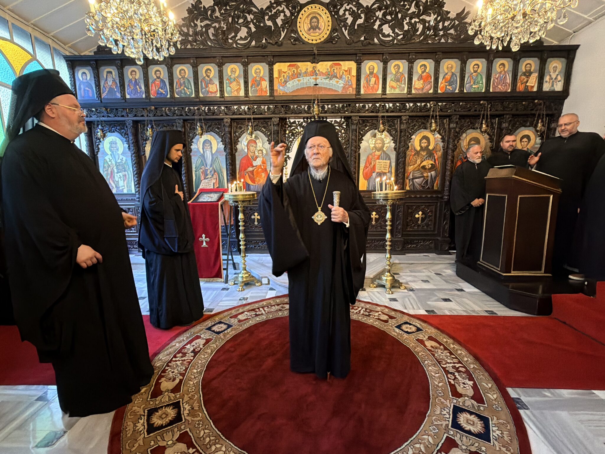Le patriarche à l&rsquo;église Saint-Jean-de-Rila de la communauté bulgarophone pour la Paraclisis